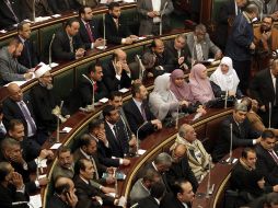 Vista general de los diputados durante el comienzo de la primera sesión del Parlamento egipcio de la era pos Mubarak. EFE  /