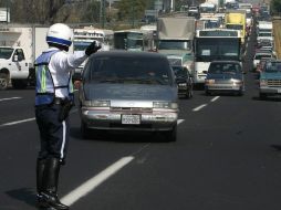 Hasta el momento la carretera se encuentra cerrada a la circulación mientras se realizan dichas maniobras. ARCHIVO  /