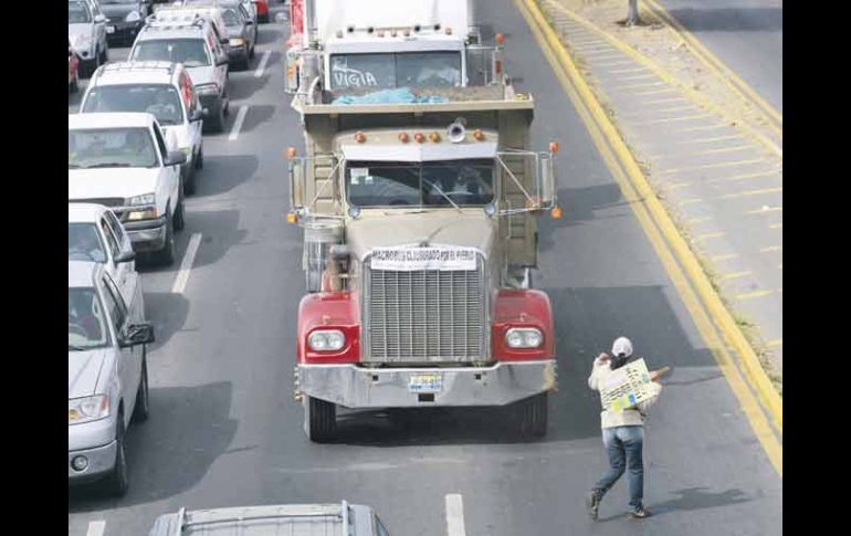 La construcción del Macrolibramiento evitará que los camiones de carga transiten por arterias de la ciudad.  /