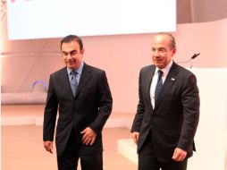 El Presidente Felipe Calderón  con Carlos Ghosn, presidente y CEO de Nissan Motors. NOTIMEX  /