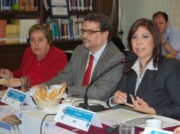 Bertha Limón, presidenta de la asociación civil de Jalisco a las Mujeres, Braulio Laveaga, director de Canieti, y Carmen Pérez del IJM.  /