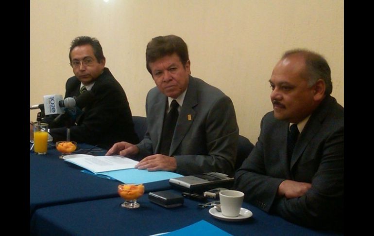 Conferencia de prensa en el Colegio de Ingenieros Mecánicos y Electricistas del Estado de Jalisco.  /