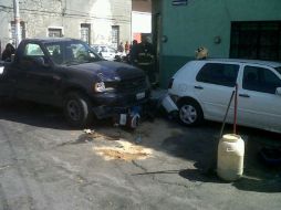 Testigos comentaron que el chofer de la camioneta viajaba hablando por teléfono celular, al momento del accidente  /