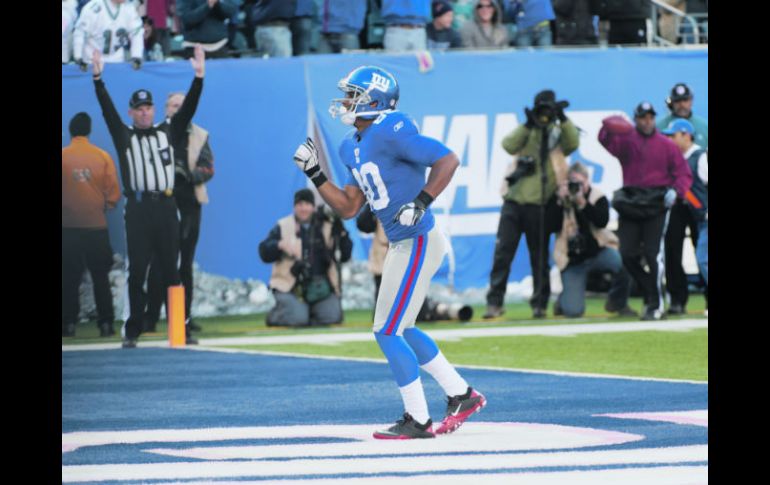 Víctor Cruz ha destacado entre la afición de Gigantes, por su baile de salsa cada que anota un touchdown. GETTY IMAGES SPORT  /