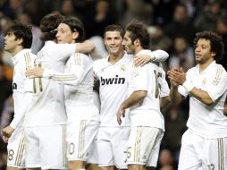 Cristiano Ronaldo celebra con sus compañeros uno de los tantos conseguidos. REUTERS  /