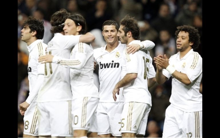 Cristiano Ronaldo celebra con sus compañeros uno de los tantos conseguidos. REUTERS  /