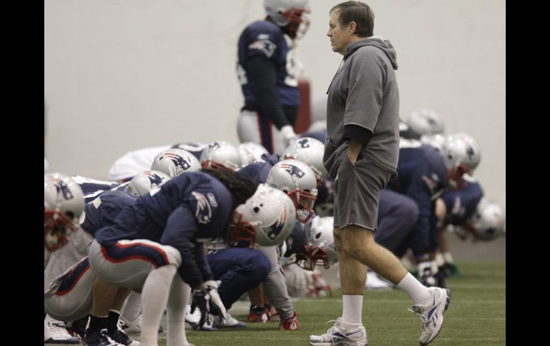 Bill Belichick tiene algunas dudas para el duelo del próximo domingo. AP  /