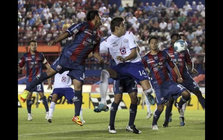 Atlante no pudo mantener el marcador a su favor y terminó empatando ante Cruz Azul. EFE  /