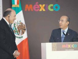 El  presidente ejecutivo de la Coca-Cola, Muhtar Kent junto al Presidente Felipe Calderón. EL UNIVERSAL  /