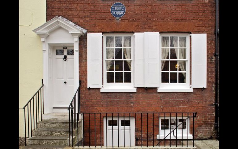 Fachada de la casa donde nació Charles Dickens, en Inglaterra. EFE  /