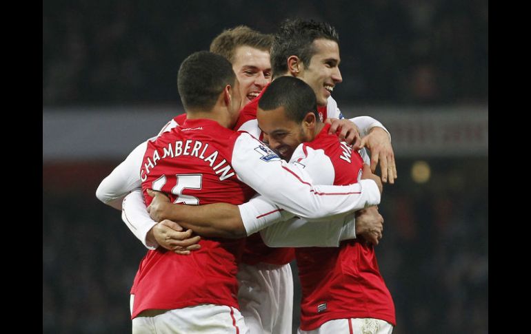 Los jugadores del Arsenal celebran le pase a cuertos en la Copa Inglesa. AFP  /