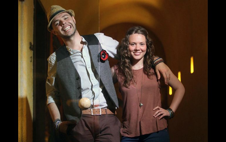 El dueto Jesse & Joy recibió de manera inesperada un Disco de Platino.  /