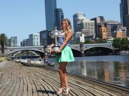 La bielorrusa es la nueva líder de la clasificación mundial de tenis tras erigirse campeona en Australia. EFE  /