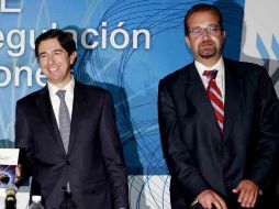 El titular de la SCT, Dionisio Pérez-Jácome (izq.) y el presidente de la Cofetel, Mony de Swaan (der.). EL UNIVERSAL  /