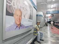 La propaganda a favor de Fernando Guzmán en las instalaciones del Tren Eléctrico, derivó en una sanción.  /