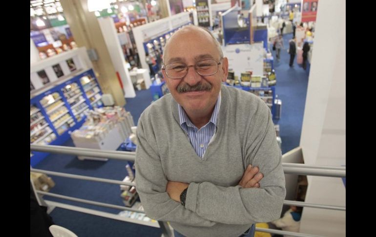 Benito Taibo considera importante fomentar lectura entre niños y jóvenes, pues los libros son herramienta transformadora de la sociedad  /