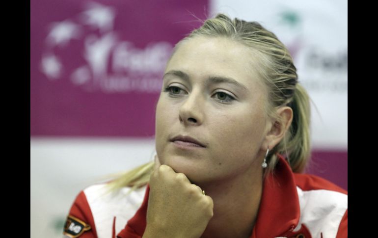 Sharapova reanudó hoy los entrenamientos tras regresar la víspera a su patria natal. EFE  /