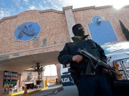 Los policías se encuentran acuartelados en un hotel esperando nuevas órdenes. AFP  /