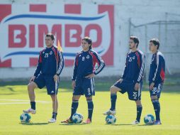 Álvarez, Arellano, Gallardo y Escalante durante el entrenamiento de Chivas.  /