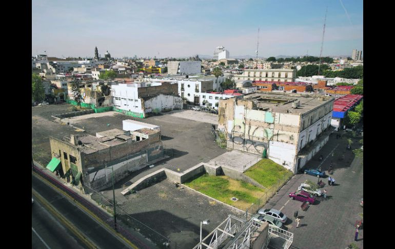 Vista de uno de los terrenos, sobre avenida Hidalgo, que será aprovechado para el desarrollo de la Ciudad Digital.  /