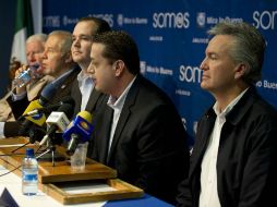 Petersen participó hoy en una rueda de prensa al lado de sus contendientes Fernando Guzmán  y Hernán Cortés en la sede del PAN Jalisco.  /