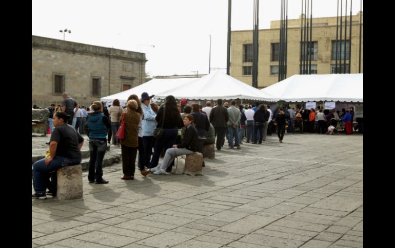 Desde las 9:00 de la mañana, las personas se formaron para emitir su voto.  /