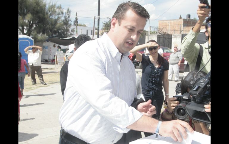 El aspirante a la gubernatura esperará los resultados en su casa de campaña.  /