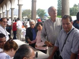 El senador votó en la mesa de su sección electoral del portal 5 de Mayo en Zapotlán.  /