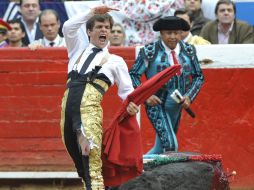 Julián López se llevó la tarde en la Plaza México. EFE  /