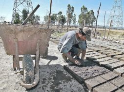 Los establecimientos comerciales, de servicios e industriales concentran hasta 8% de las fuentes contaminantes de la ciudad.  /