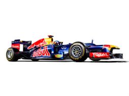 Los encargados de pilotear el nuevo monoplaza serán Vettel y Webber y como piloto de reserva será Sebastián Buemi. ESPECIAL  /