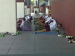 El conjunto zapopano trabajó este día en la zona del gimnasio y posteriormente en la cancha dos del Estadio Tres de Marzo.  /