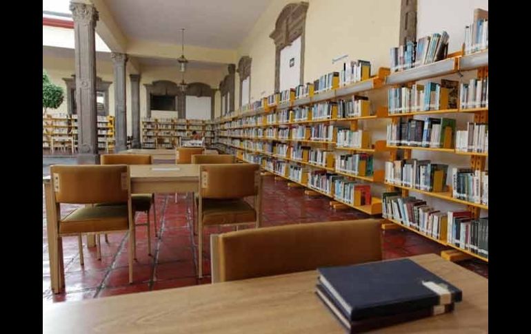 El número de asistentes a las bibliotecas pasó de un millón 865 mil 709 personas en 2010 a un millón 771 mil 018 en 2011.  /