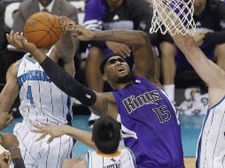 Los Kings derrotaron a los Hornets 92-100. AP  /