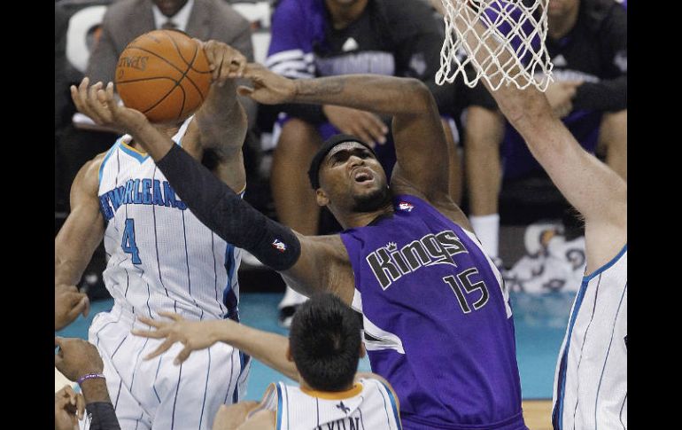 Los Kings derrotaron a los Hornets 92-100. AP  /