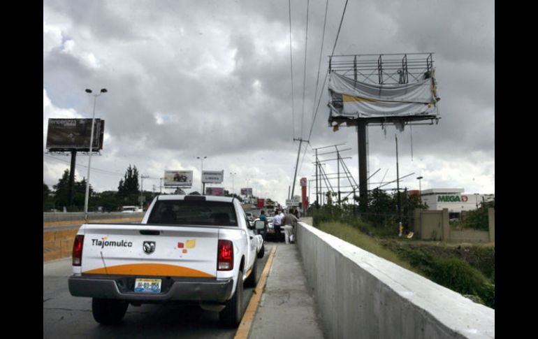 El municipio ha clausurado al menos una cuarta parte del total de espectaculares fuera de norma que hay en Tlajomulco.  /