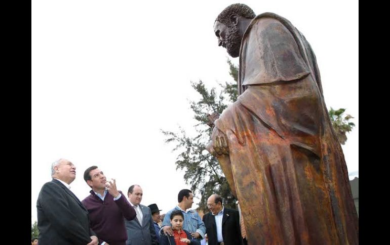 La escultura de San pedro es de 900 kilogramos de peso en bronce.  /