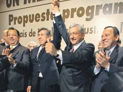 Cuauhtémoc Cárdenas y Andrés Manuel López Obrador sellan el reencuentro entre festejos. EL UNIVERSAL  /