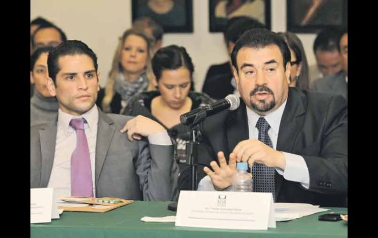 Enrique Aubry y Tomás Coronado Olmos (der.), en la glosa del V Informe de Gobierno de Emilio González.  /