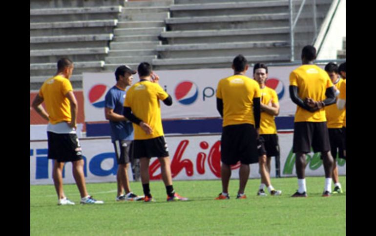 El equipo que dirige José Guadalupe Cruz tuvo una larga sesión de trabajo la mañana de este viernes. ESPECIAL  /