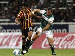 El juego en el estadio Jalisco fue muy disputado en todo momento. MEXSPORT  /