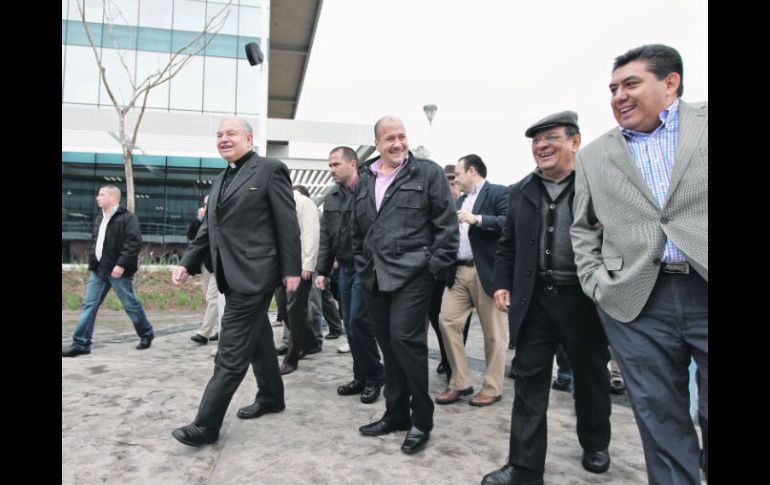 El cardenal Juan Sandoval (izquierda) acudió a la inauguración del Centro Administrativo Tlajomulco.  /