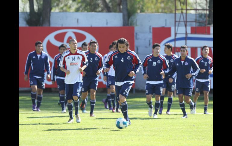 Héctor Reynoso (4) es de los jugadores que ha mantenido su nivel de aquel plantel que maravilló en el Bicentenario 2010.  /