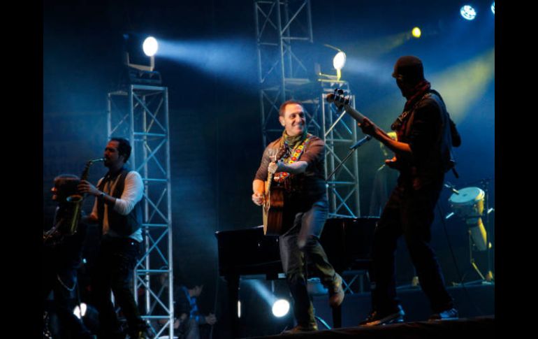 Durante el concierto, Franco de Vita cantó junto con Carlos Baute, Debi Nova y Daniel Betancourth. EFE  /