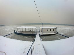 Imagen del río Danubio completamente congelado. EFE  /