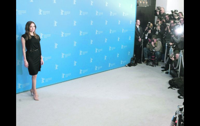 La presencia de la actriz Angelina Jolie atrajo a decenas de reporteros en el marco del Festival Internacional de Cine de Berlín. EFE  /