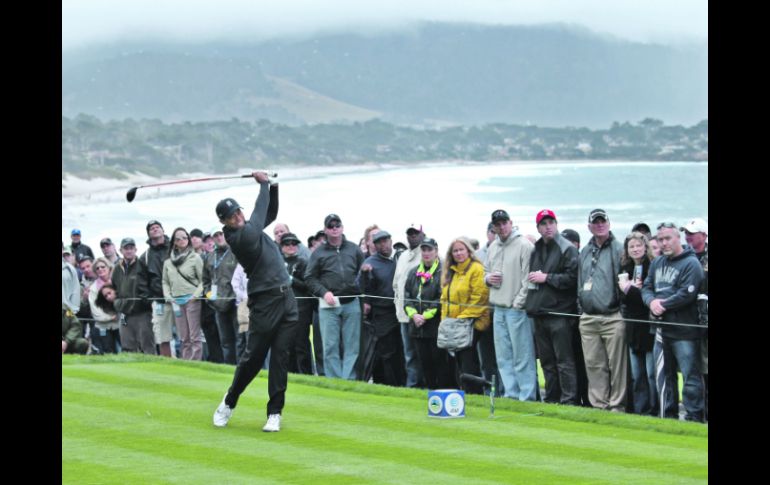 El golfista Tiger Woods causó sensación en el campo, pues era la primera vez, en 10 años, que se presentaba en el torneo californiano.  /