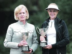 Nora Suárez y Mayra Ladewig hicieron pareja para quedar campeonas de la segunda categoría, 55 años.  /