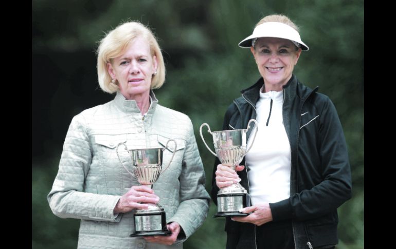 Nora Suárez y Mayra Ladewig hicieron pareja para quedar campeonas de la segunda categoría, 55 años.  /