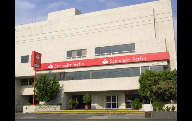 La agencia dice que Santander en México es altamente estratégico. ARCHIVO  /